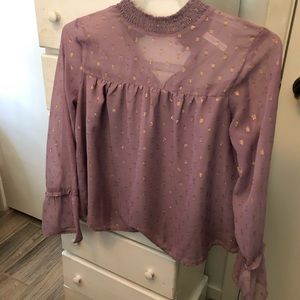 SALE! 🎉5/$20! Lavender and gold polka dot blouse